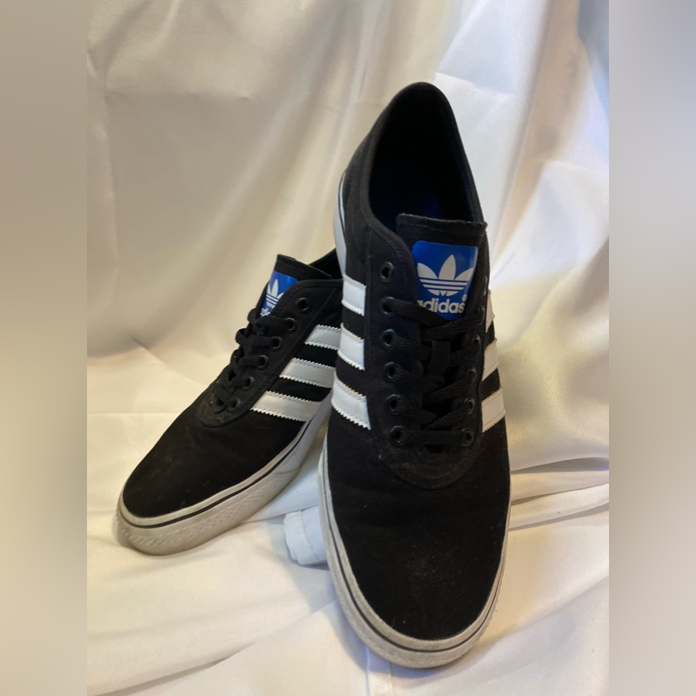 Adidas Originals: Black Canvas, white strip